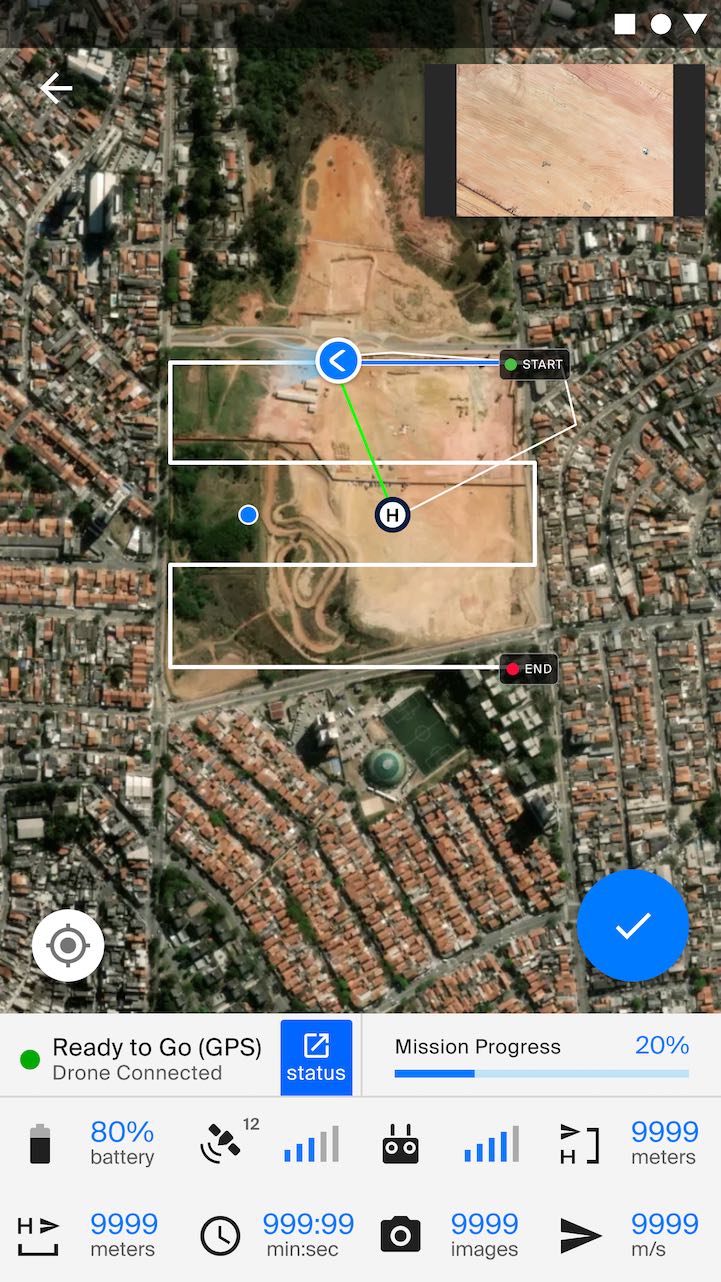 Drone capturando imagens em campo